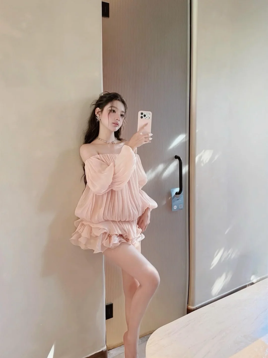 Ảnh 3 của Váy trễ vai hồng pastel satin nữ
