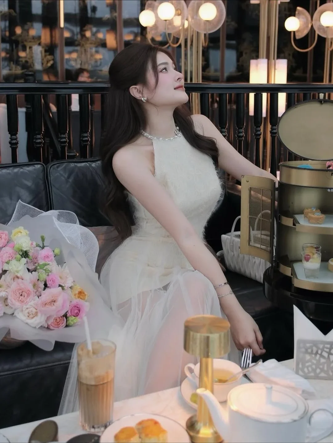 Photo 3 of Váy dạ hội trắng ren dài size S/M