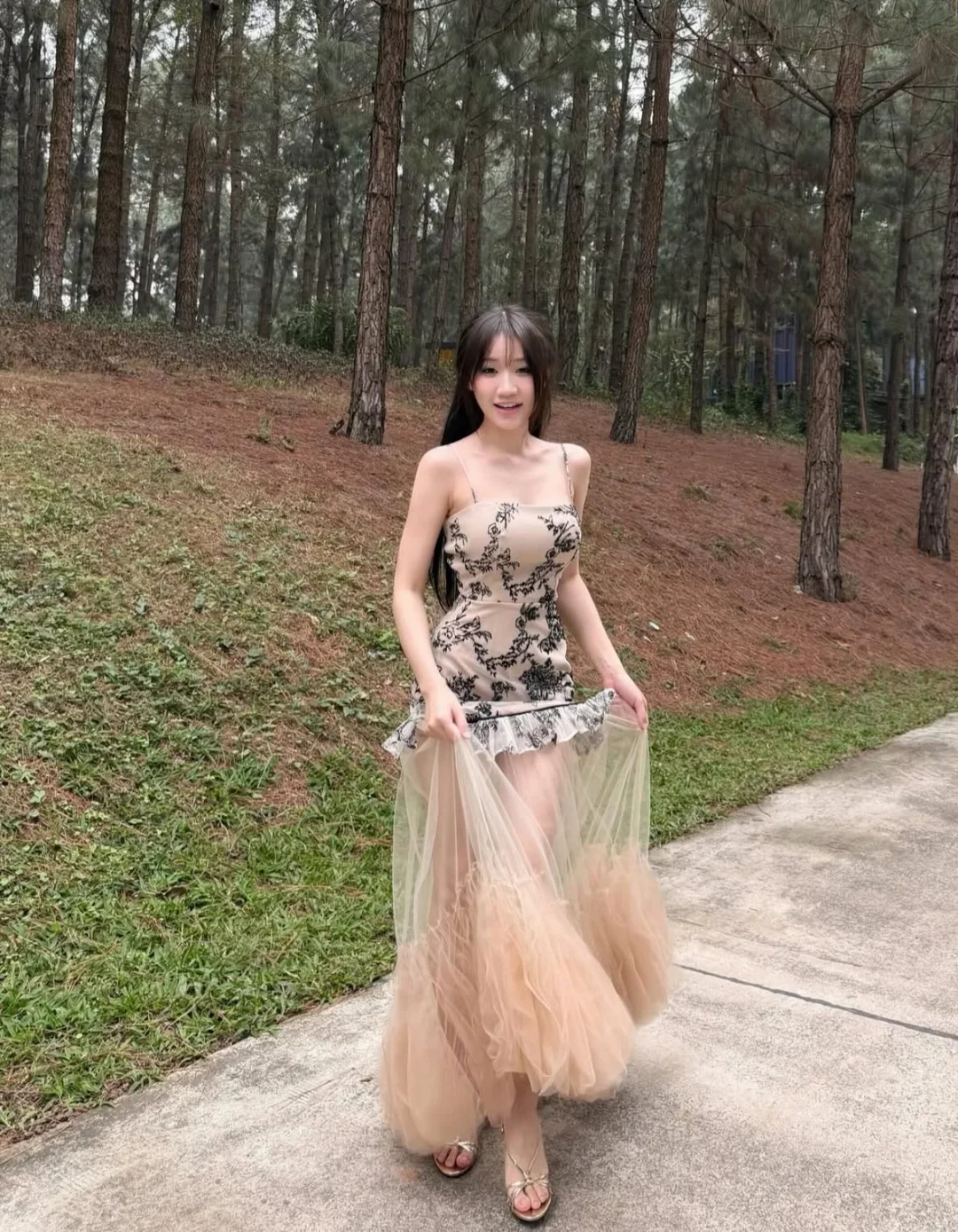 Ảnh 5 của Váy maxi voan thêu hoa hai dây nữ