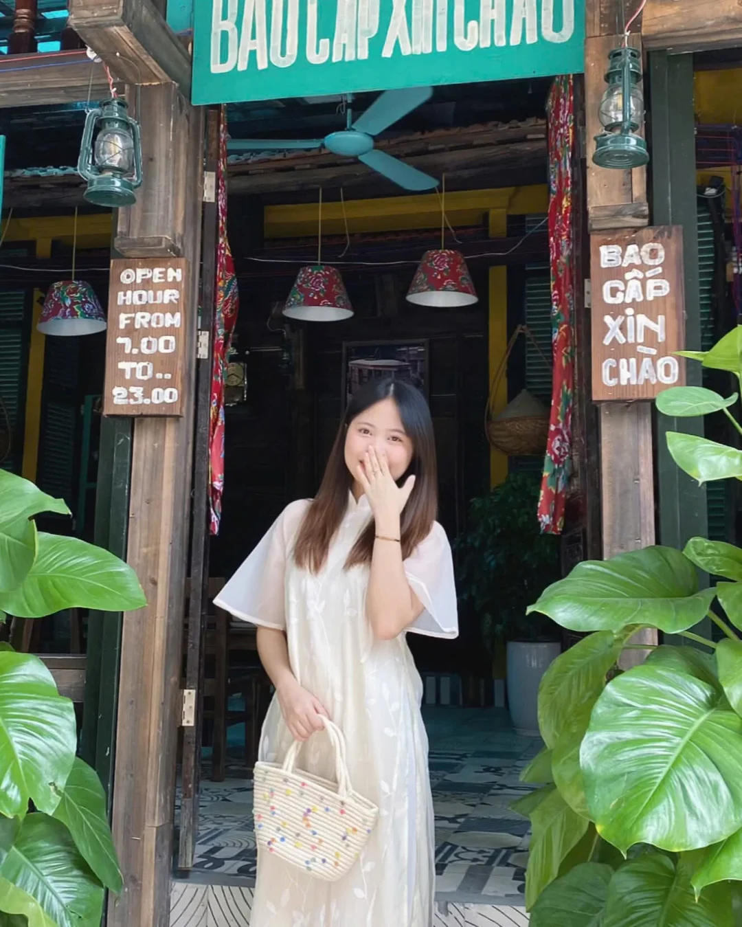 Photo 2 of Áo dài nữ lụa thêu hoa hồng truyền thống