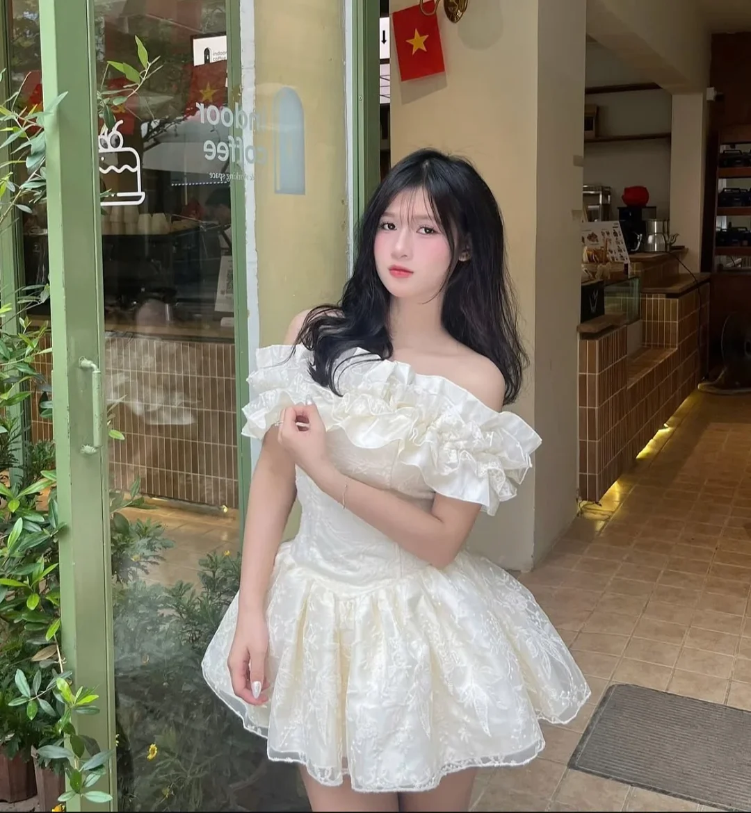 Ảnh 2 của Đầm Ngắn Trễ Vai Kem Dự Tiệc Nữ
