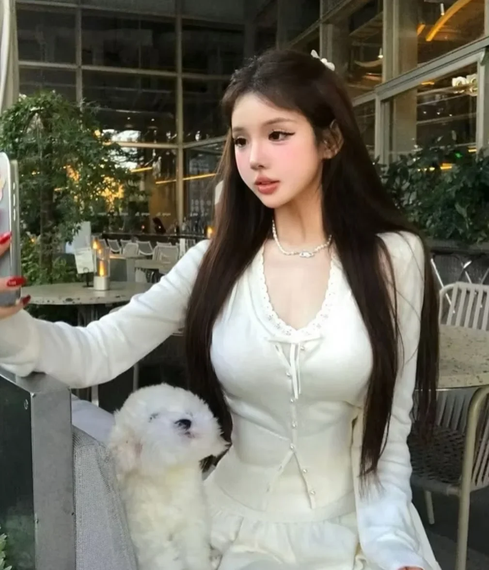 Ảnh 4 của Set cardigan trắng chân váy bèo nhún nữ