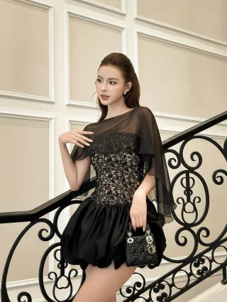 Photo 1 of Váy ren đen dự tiệc Trân Ali