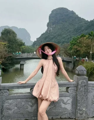 Ảnh 1 của Đầm ngắn cổ yếm hồng pastel nữ