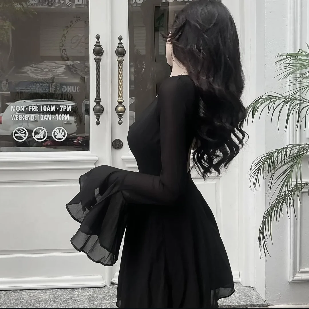 Photo 3 of Váy đen tay loe xòe nữ tính sexy