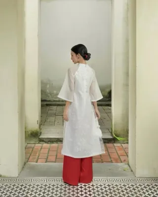 Photo 3 of Áo dài nữ truyền thống trắng thêu đỏ