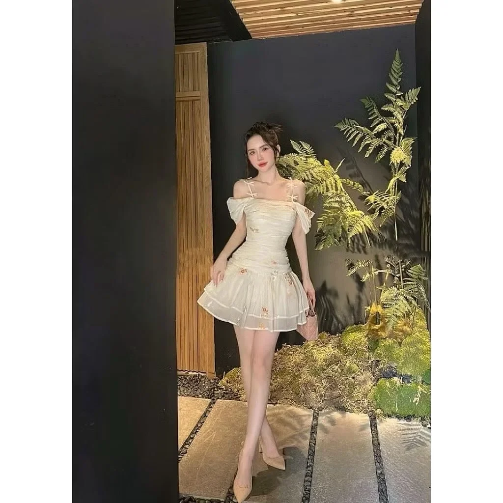 Photo 3 of Váy voan trễ vai kem thêu hoa nữ
