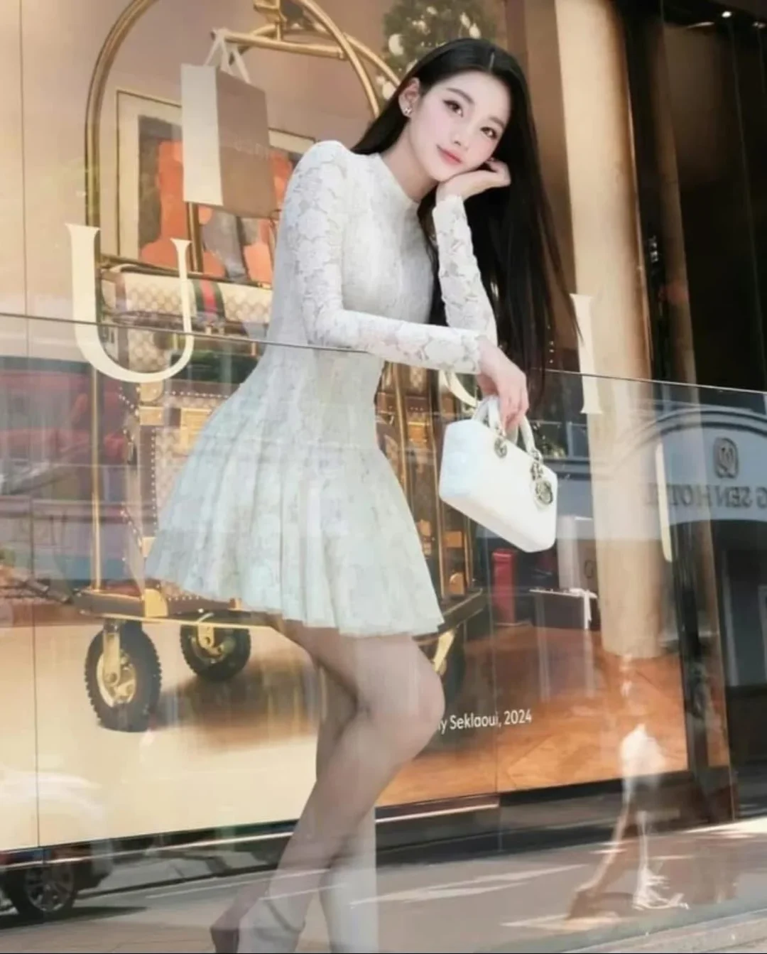 Ảnh 3 của Váy ren trắng tay dài hottrend nữ