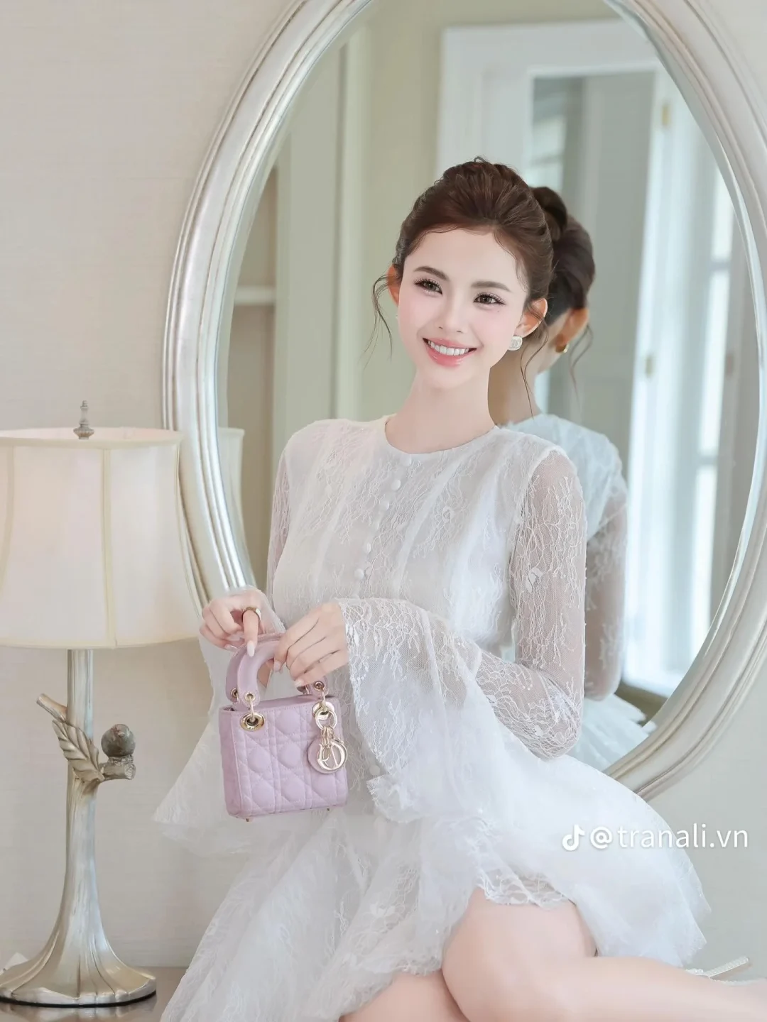 Photo 3 of Áo dài ren trắng cách tân nữ