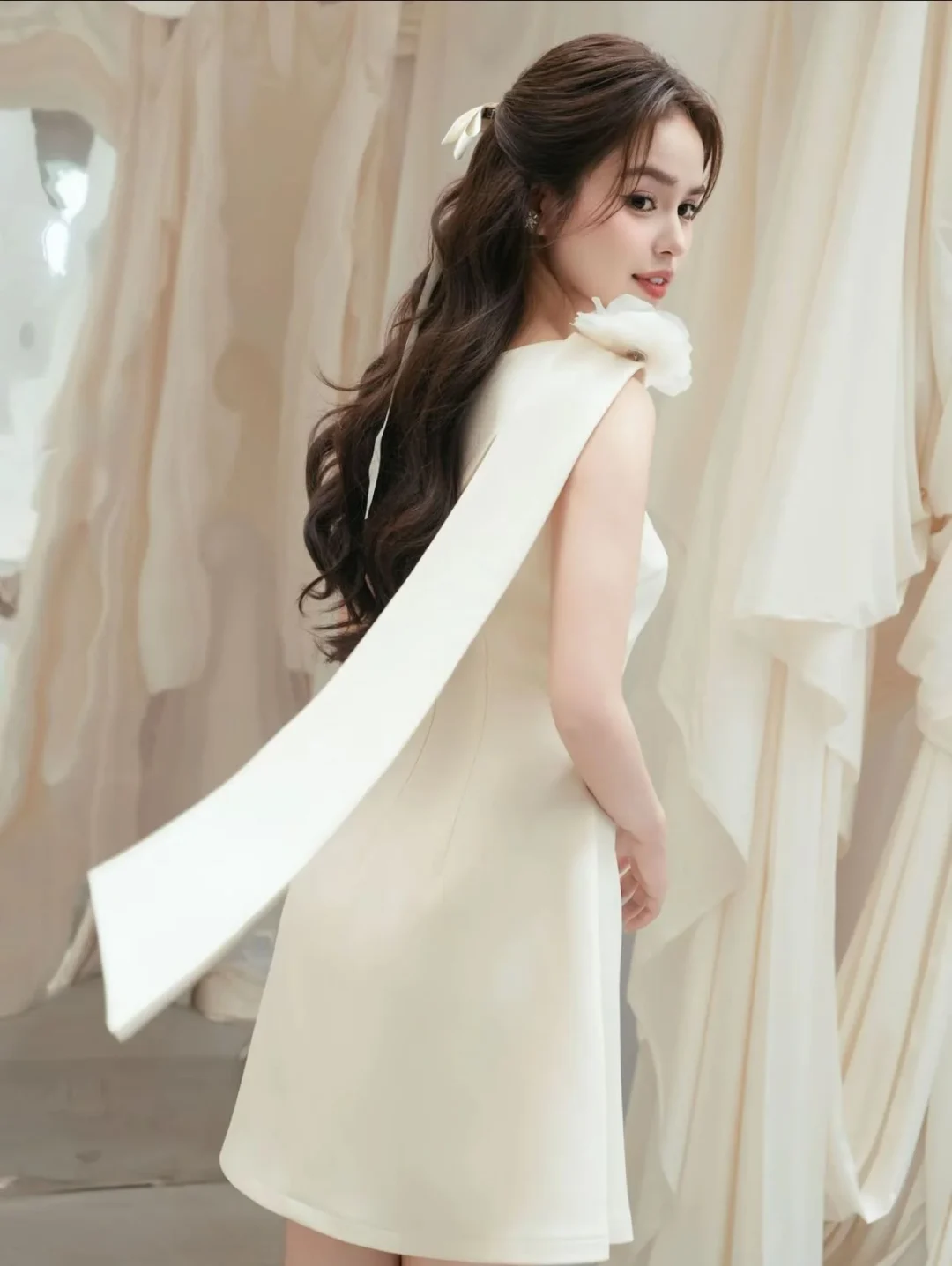 Ảnh 4 của Đầm dự tiệc một vai kem hoa đính