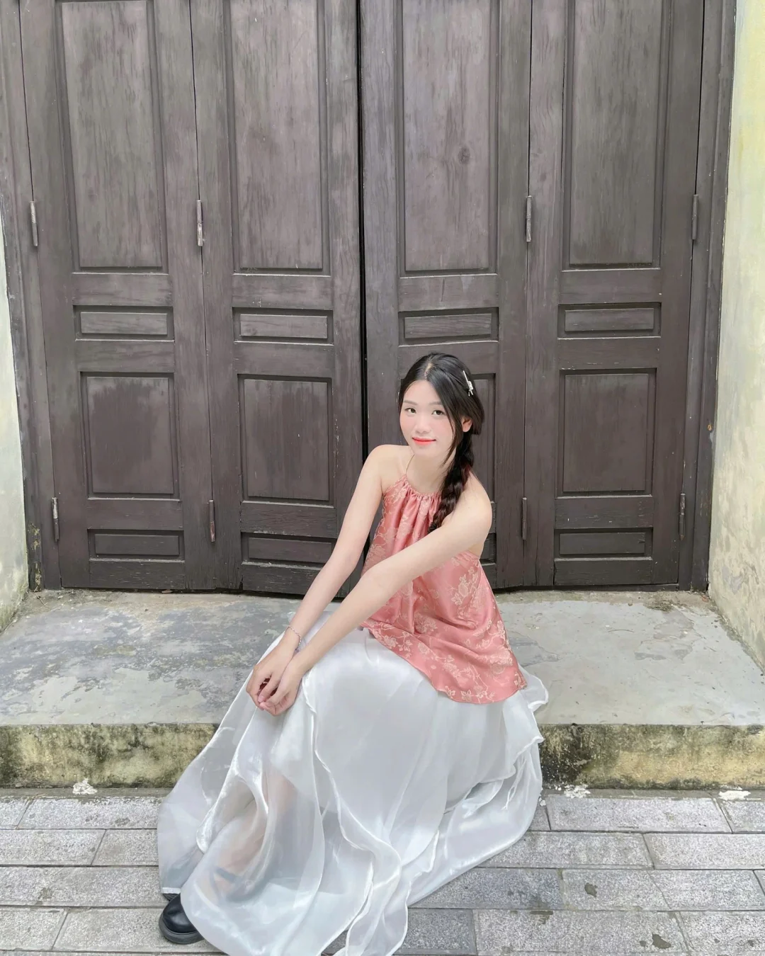 Ảnh 3 của Yếm sen hoa hồng phối maxi trắng nữ