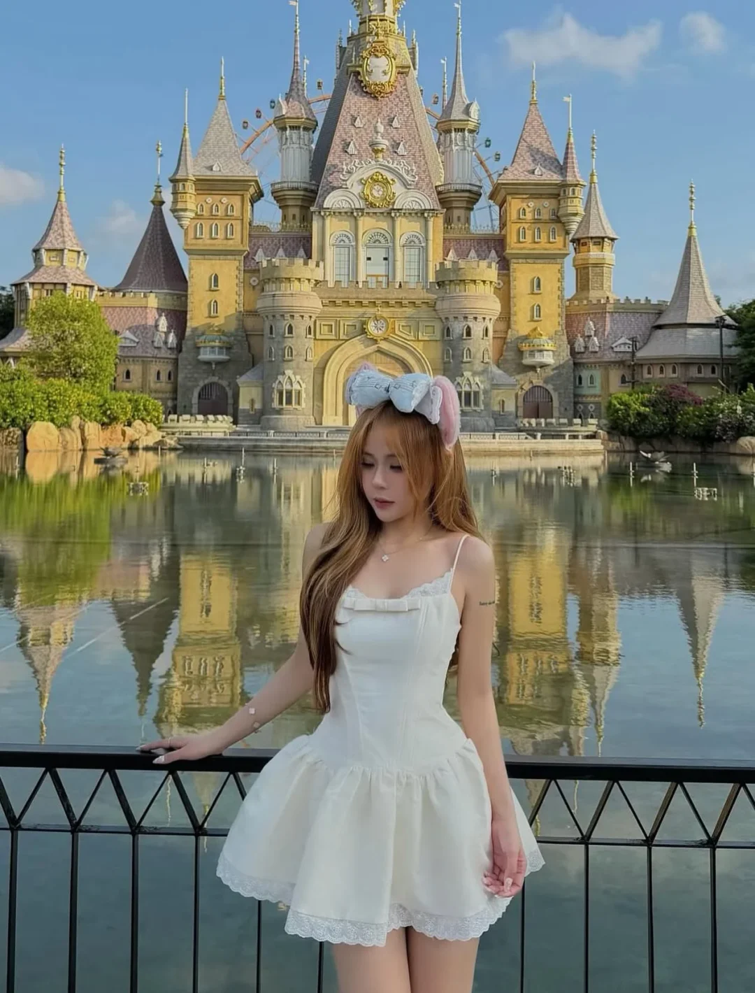 Photo 4 of Đầm trắng hai dây mini nữ tính
