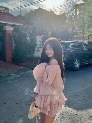 Ảnh 1 của Set váy hồng pastel trễ vai bèo nhún