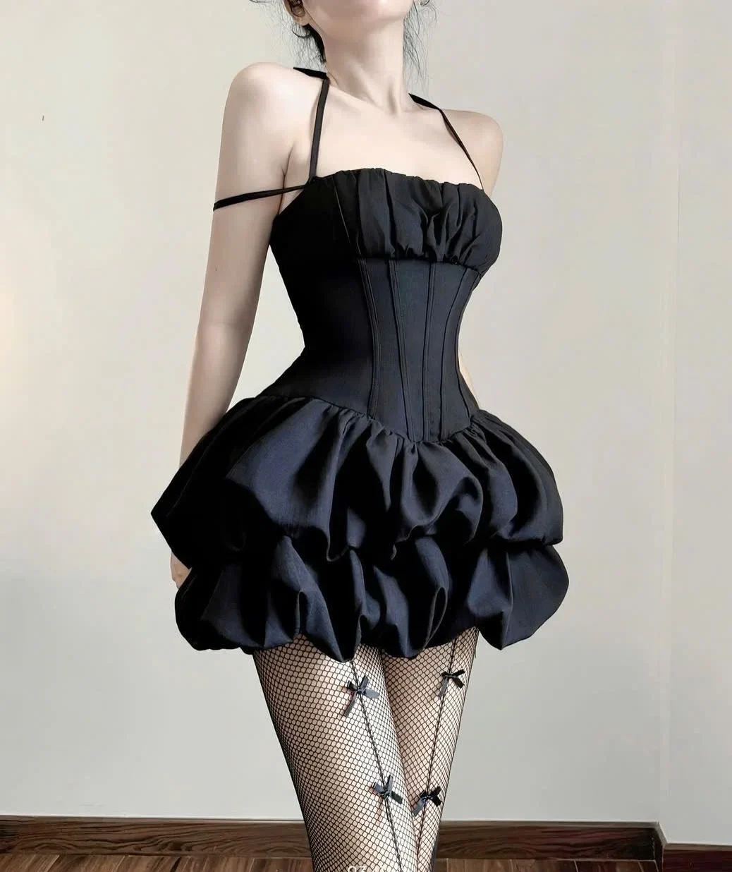 Ảnh 3 của Đầm corset đen bồng bềnh satin nữ