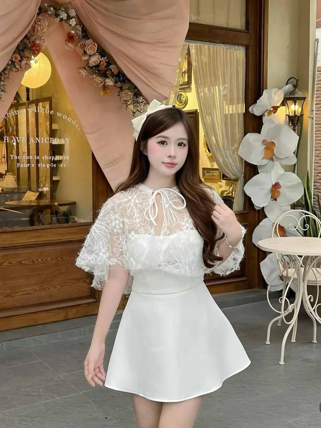 Photo 3 of Đầm trắng ren tay loe size L nữ
