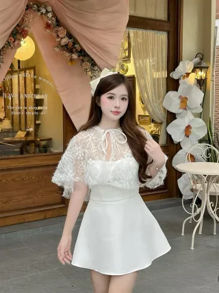 Photo 3 of Đầm trắng ren tay loe size L nữ