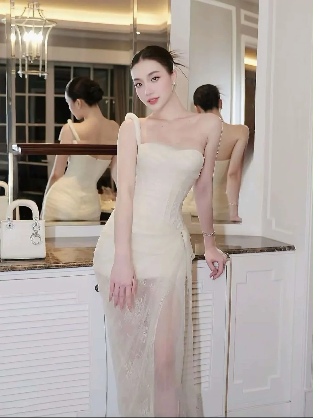 Ảnh 1 của Đầm maxi trắng strapless corset thuê