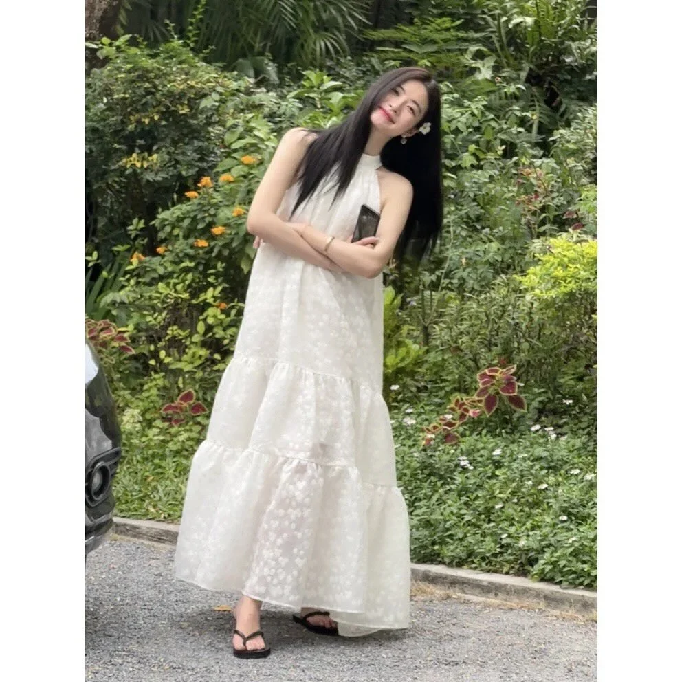 Photo 2 of Đầm maxi trắng yếm halter cho thuê