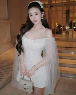 Photo 2 of Váy ren trắng tay voan nữ sang trọng