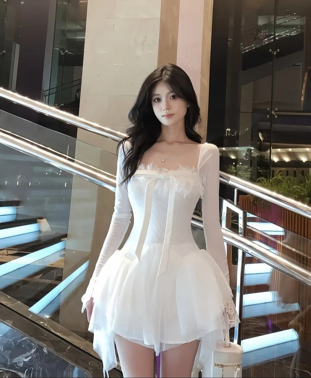 Ảnh 2 của Váy tulle trắng tay dài nữ tính