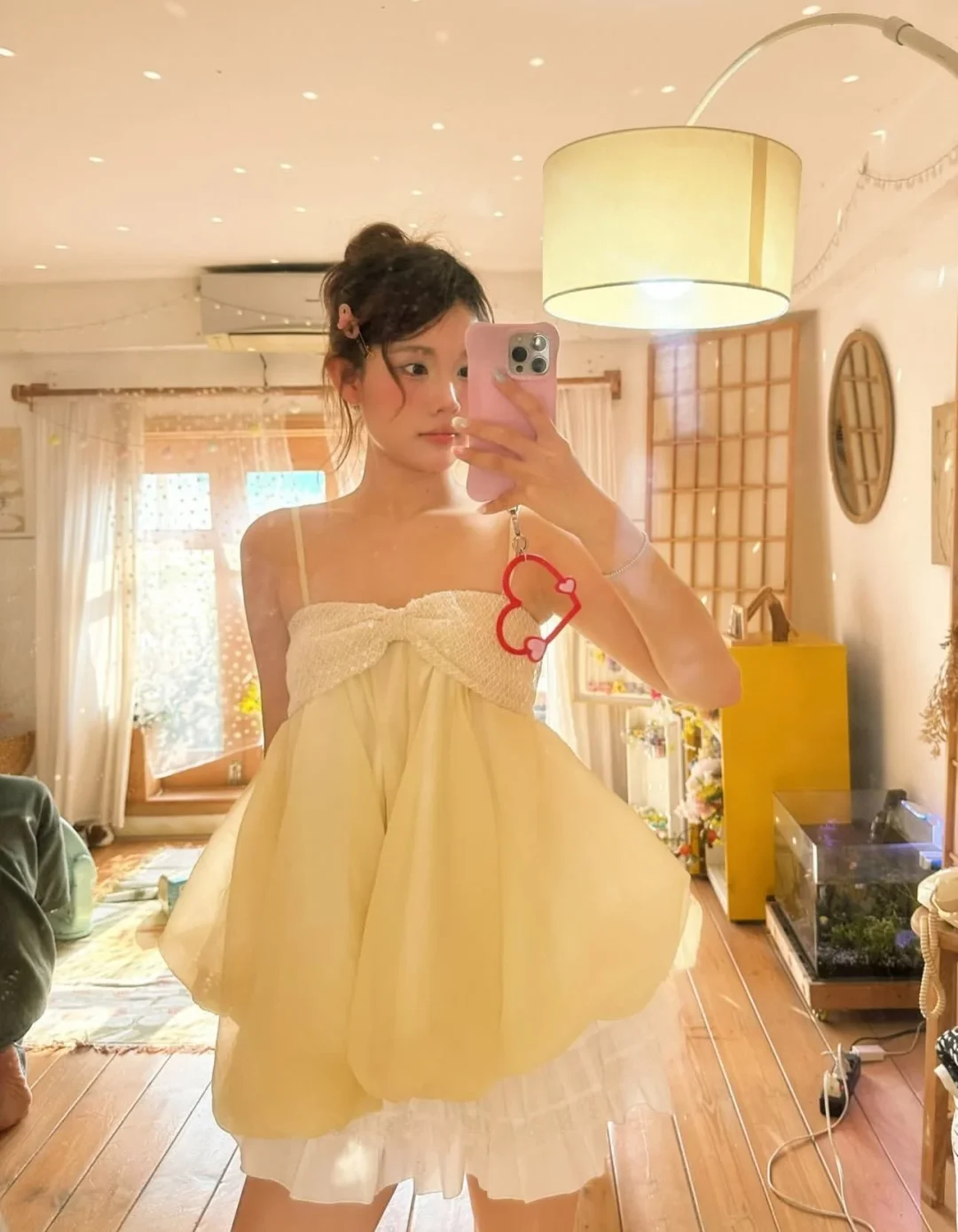 Photo 3 of Đầm babydoll voan vàng nhạt nữ tính