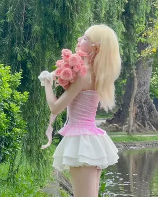 Photo 4 of Set áo quây caro hồng chân váy bèo trắng nữ