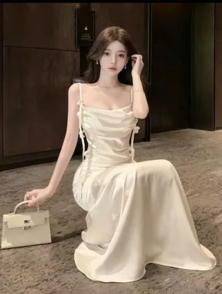 Photo 4 of Đầm maxi lụa kem dạ hội nữ