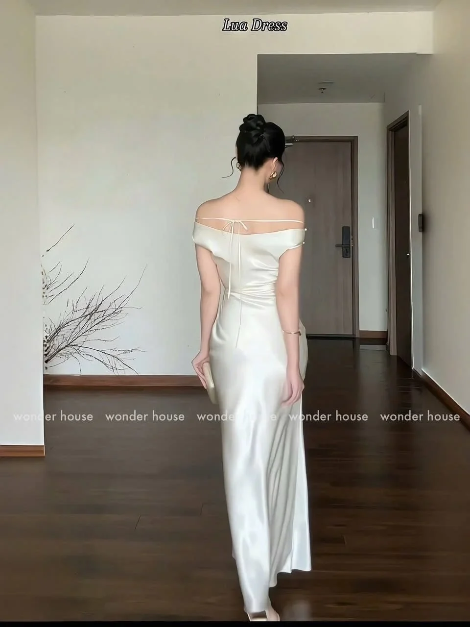 Ảnh 4 của Váy lụa trễ vai trắng sang trọng
