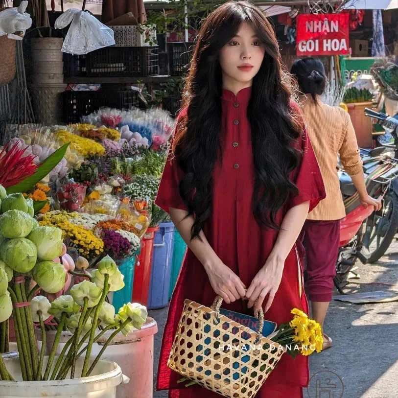 Photo 4 of Áo dài đỏ truyền thống nữ cho thuê