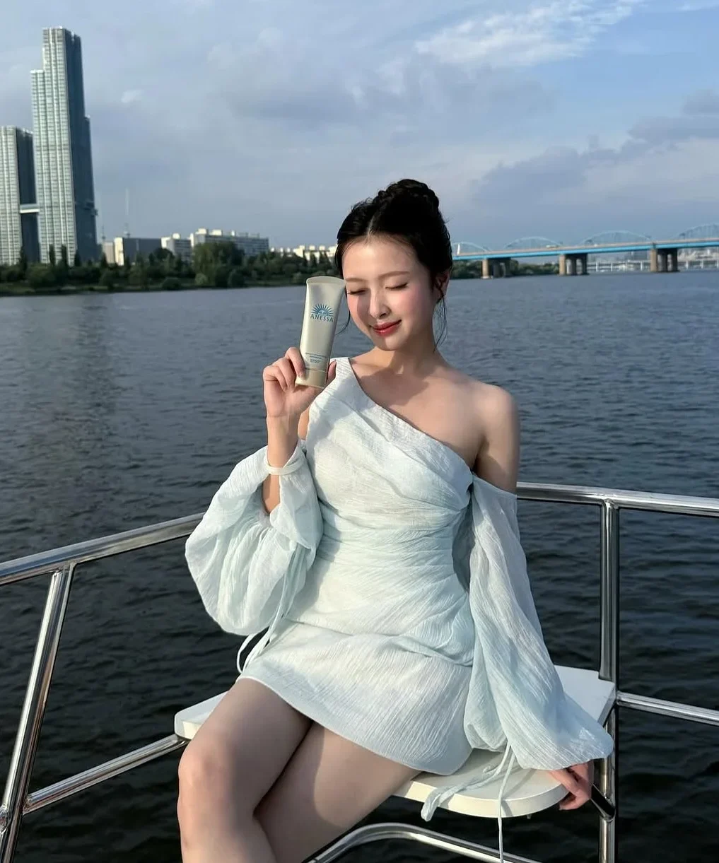 Ảnh 1 của Váy một vai tay phồng xanh nhạt nữ