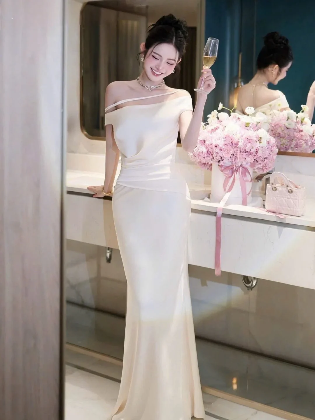 Ảnh 1 của Váy dạ hội lụa kem trễ vai nữ