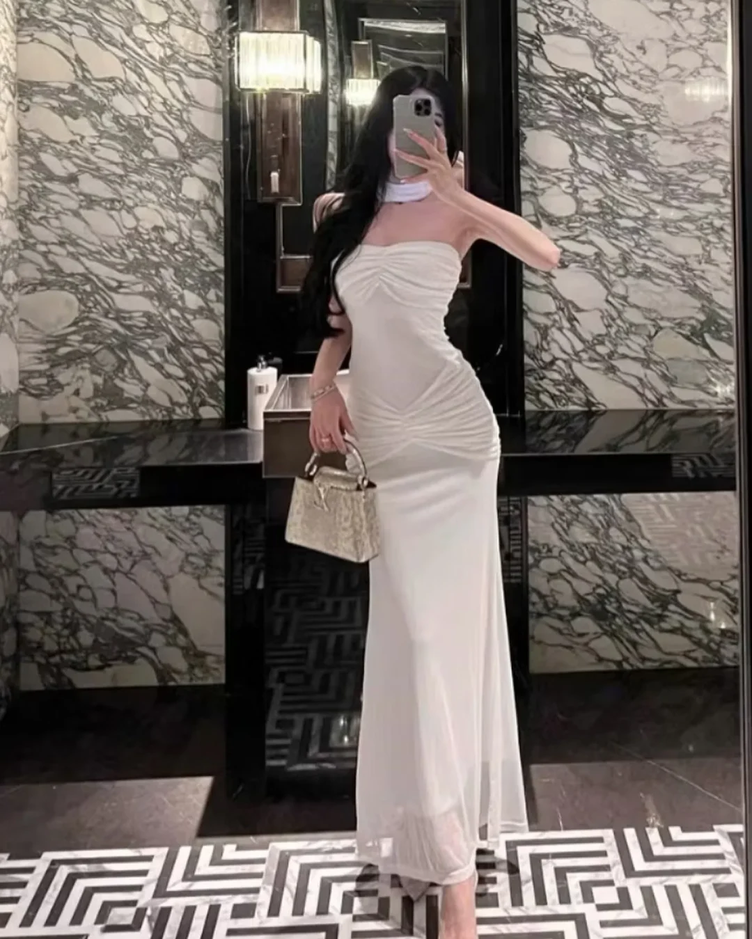 Photo 5 of Đầm maxi trắng lụa quây ngực nữ