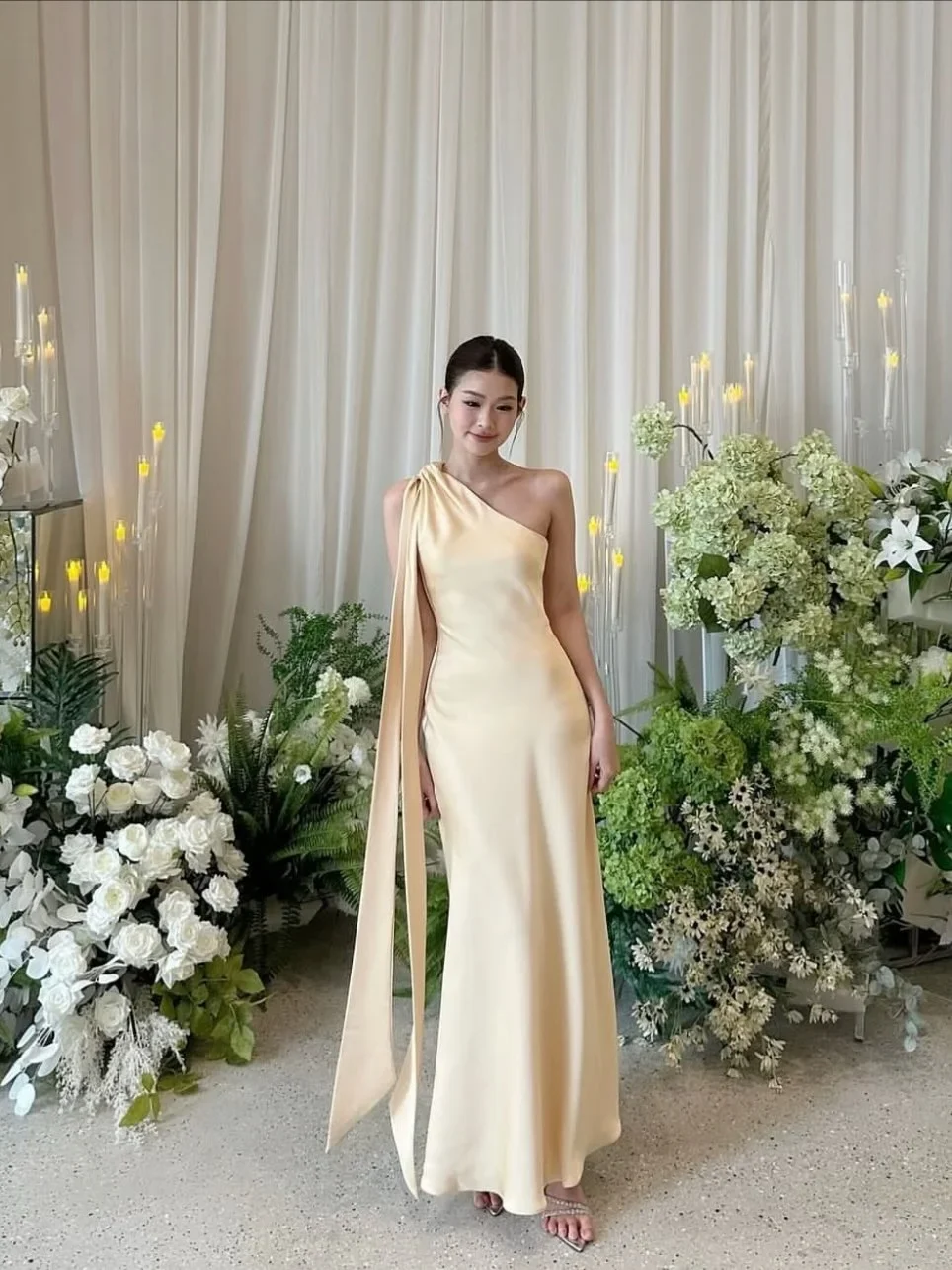 Photo 1 of Đầm dạ hội lụa kem một vai size S