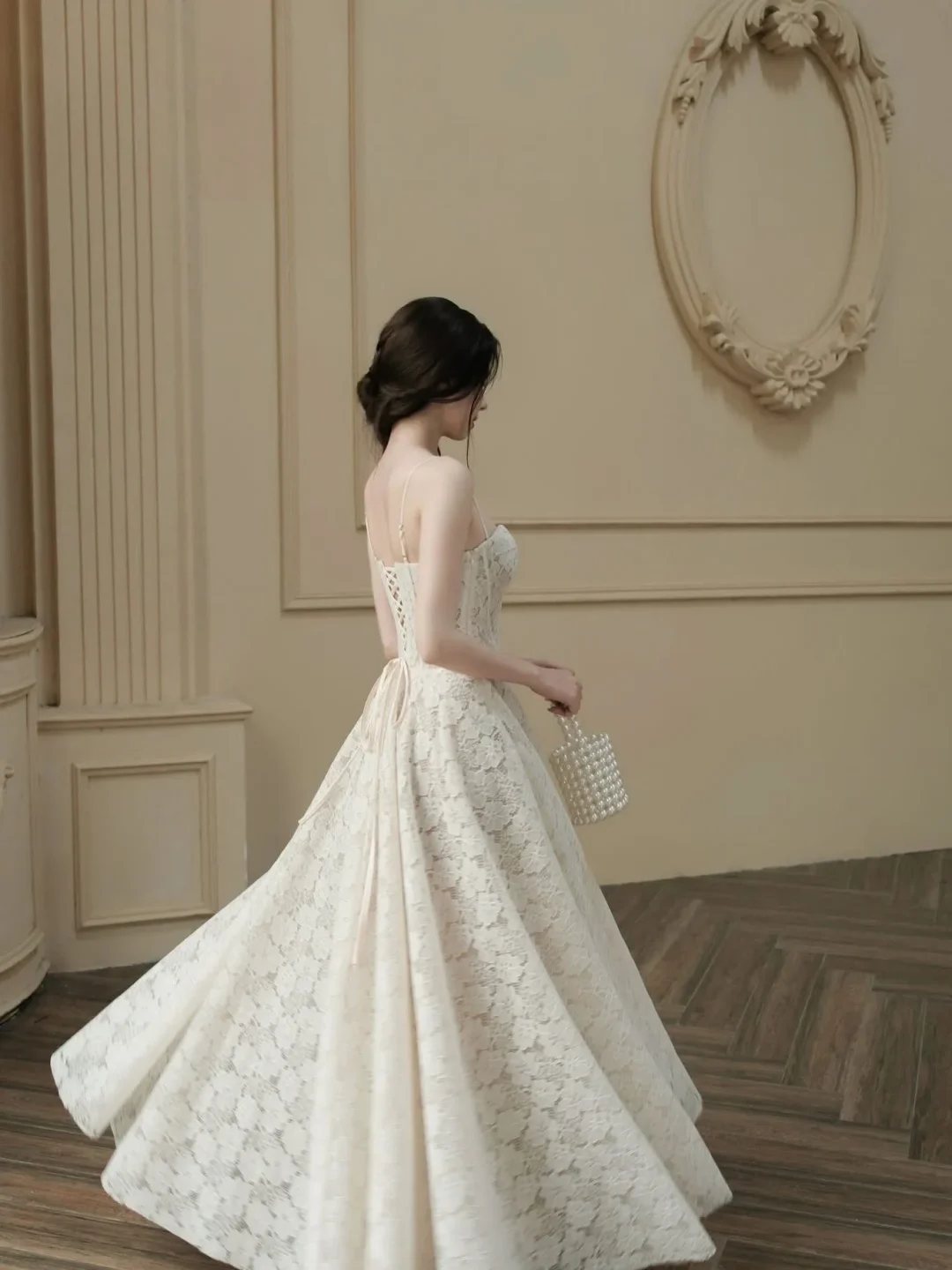 Photo 4 of Váy ren cưới vintage trắng nữ