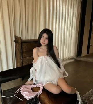Ảnh 2 của Áo trễ vai trắng bèo nhún nữ
