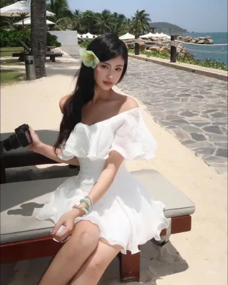 Photo 4 of Đầm trắng trễ vai bèo nhún size S M