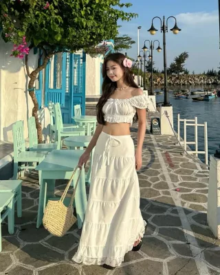Photo 2 of Set áo trễ vai chân váy trắng nữ
