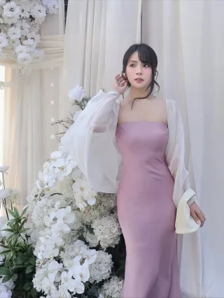 Photo 2 of Đầm dạ hội lụa hồng kèm áo choàng voan
