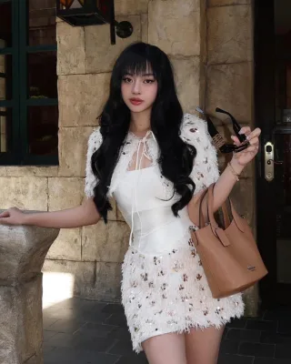 Photo 3 of Set váy corset lông vũ sequin trắng nữ