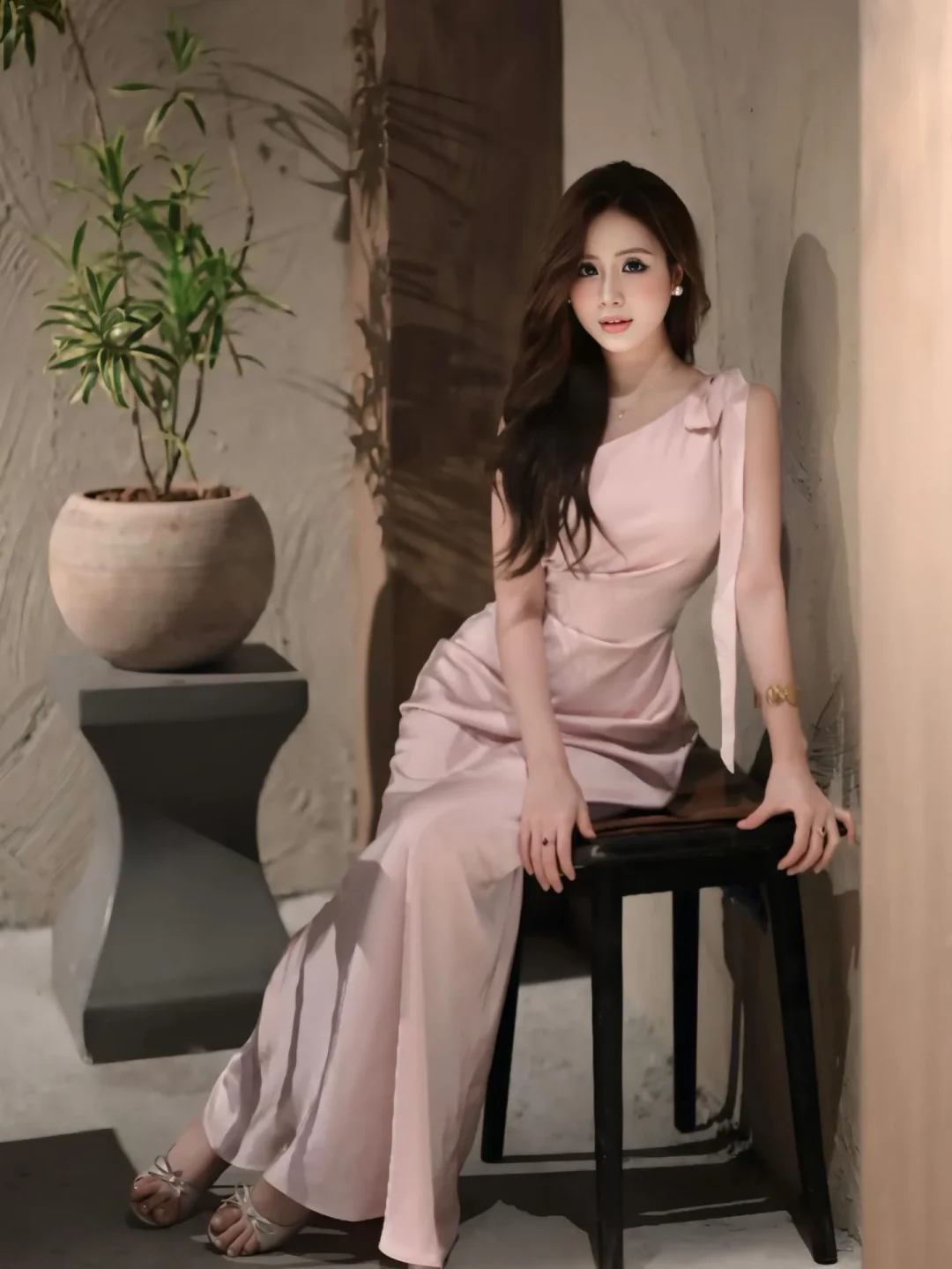 Ảnh 1 của Đầm maxi một vai hồng nhạt lụa nữ