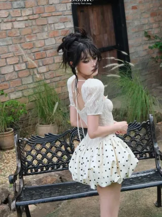 Photo 3 of Set áo corset ren và chân váy chấm bi nữ