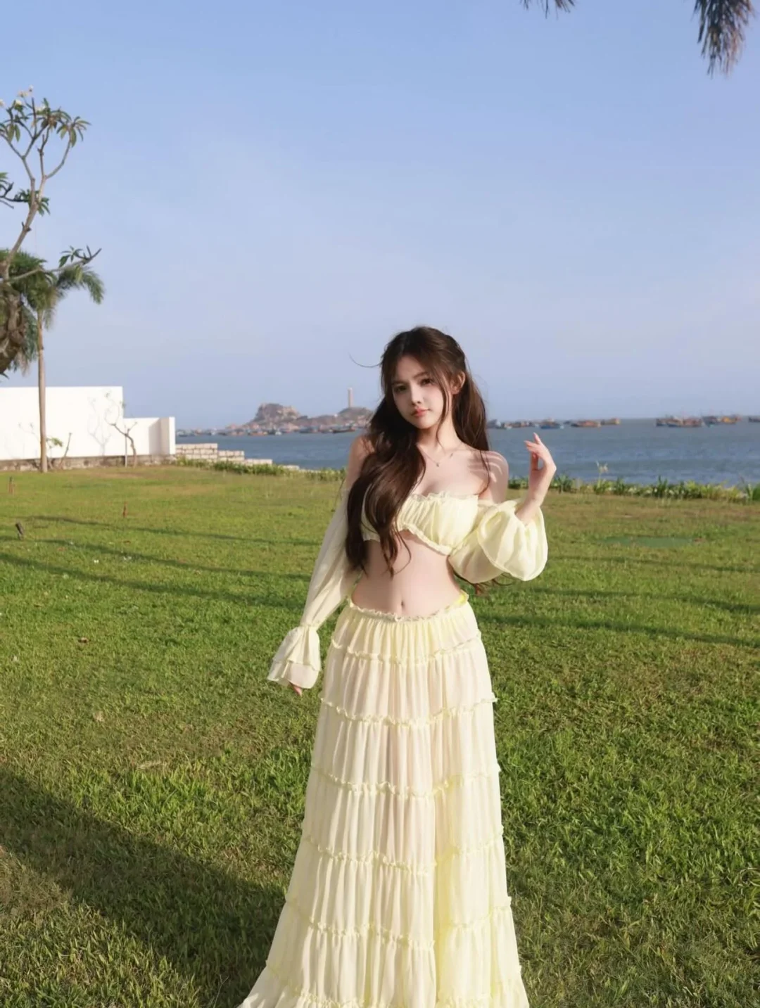 Photo 5 of Set crop top và váy maxi voan vàng nhạt nữ