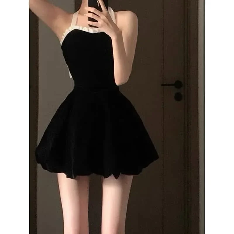 Ảnh 1 của Đầm mini đen phối ren yếm sen hottrend