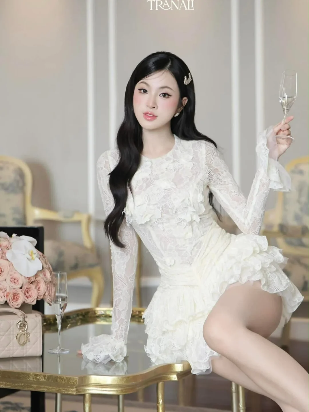 Photo 1 of Đầm ren trắng tay dài nữ tính