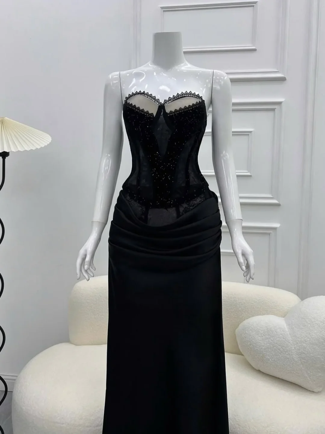 Ảnh 6 của Đầm dạ hội nhung đen cúp ngực đuôi cá