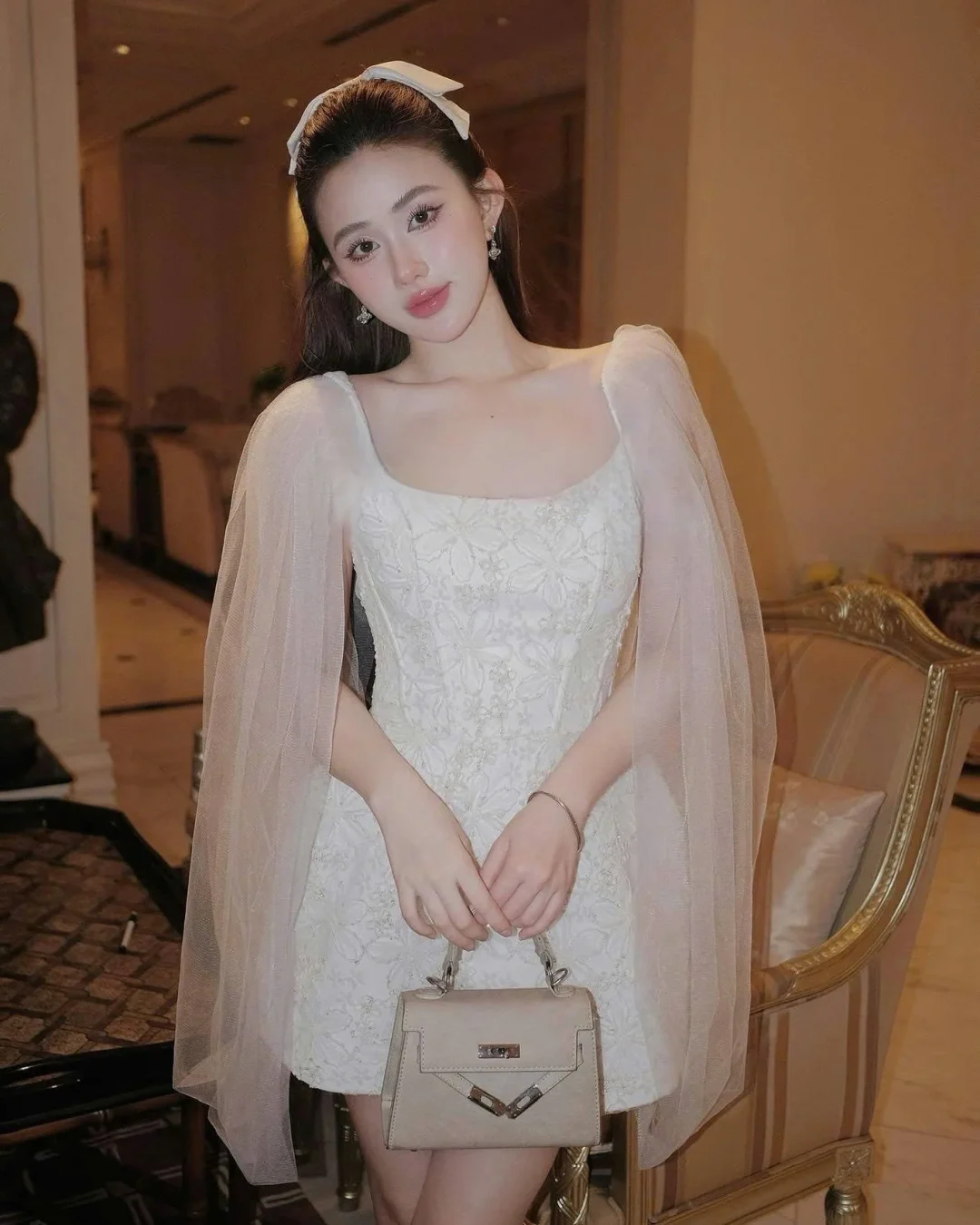Photo 1 of Váy ren trắng tay voan nữ sang trọng