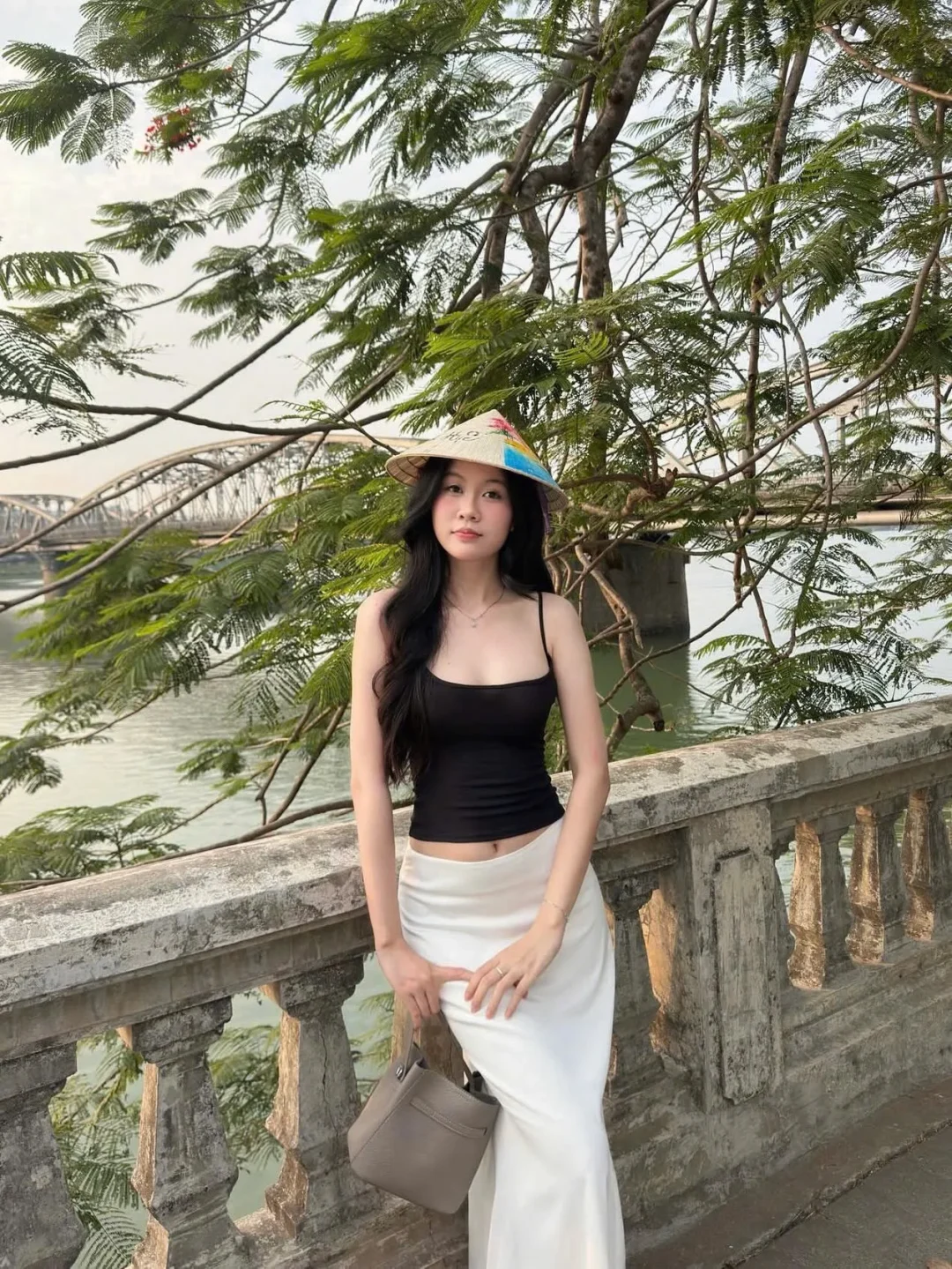 Photo 6 of Set áo hai dây đen chân váy trắng dài nữ