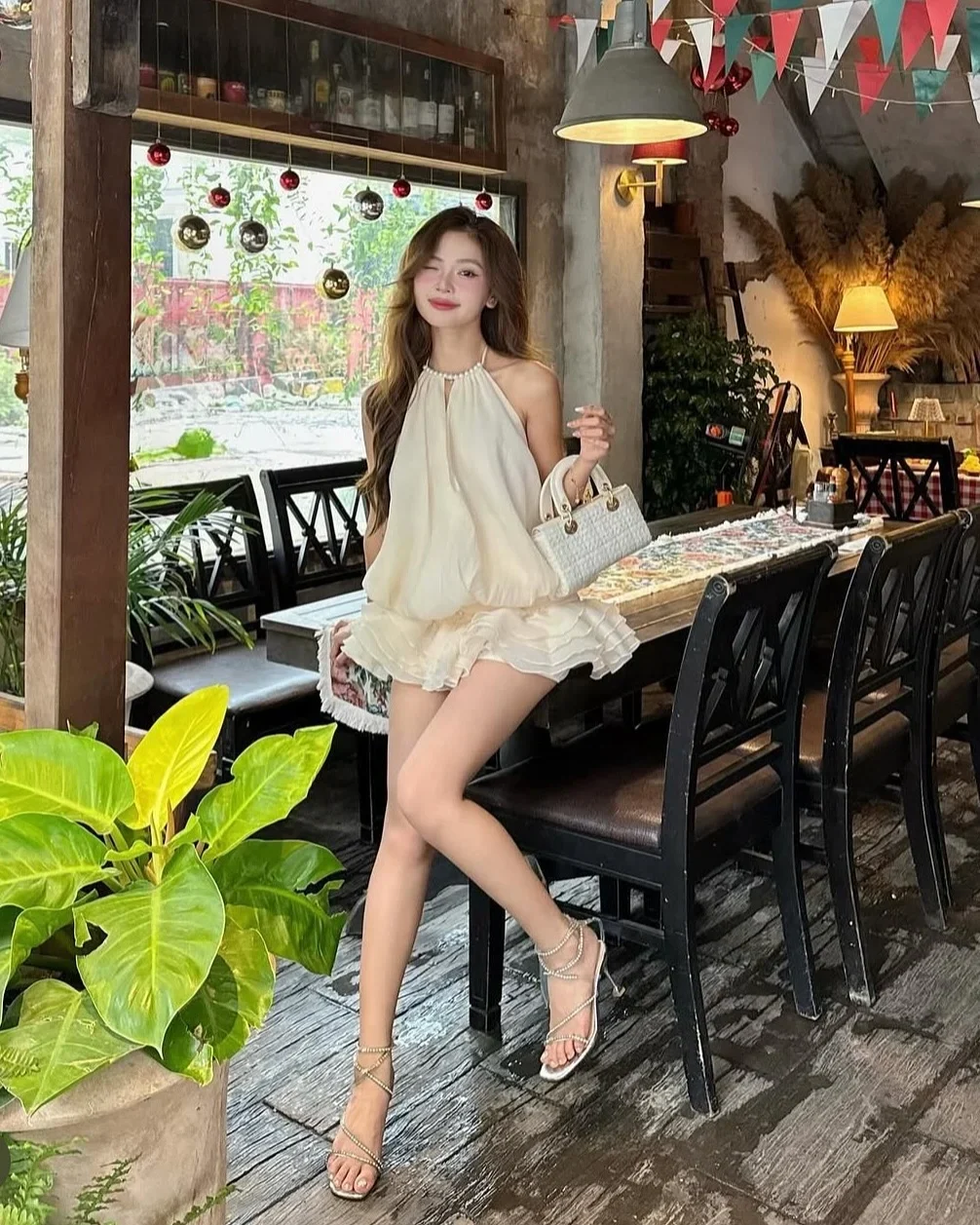 Photo 2 of Set áo yếm váy bèo nhún trắng kem nữ