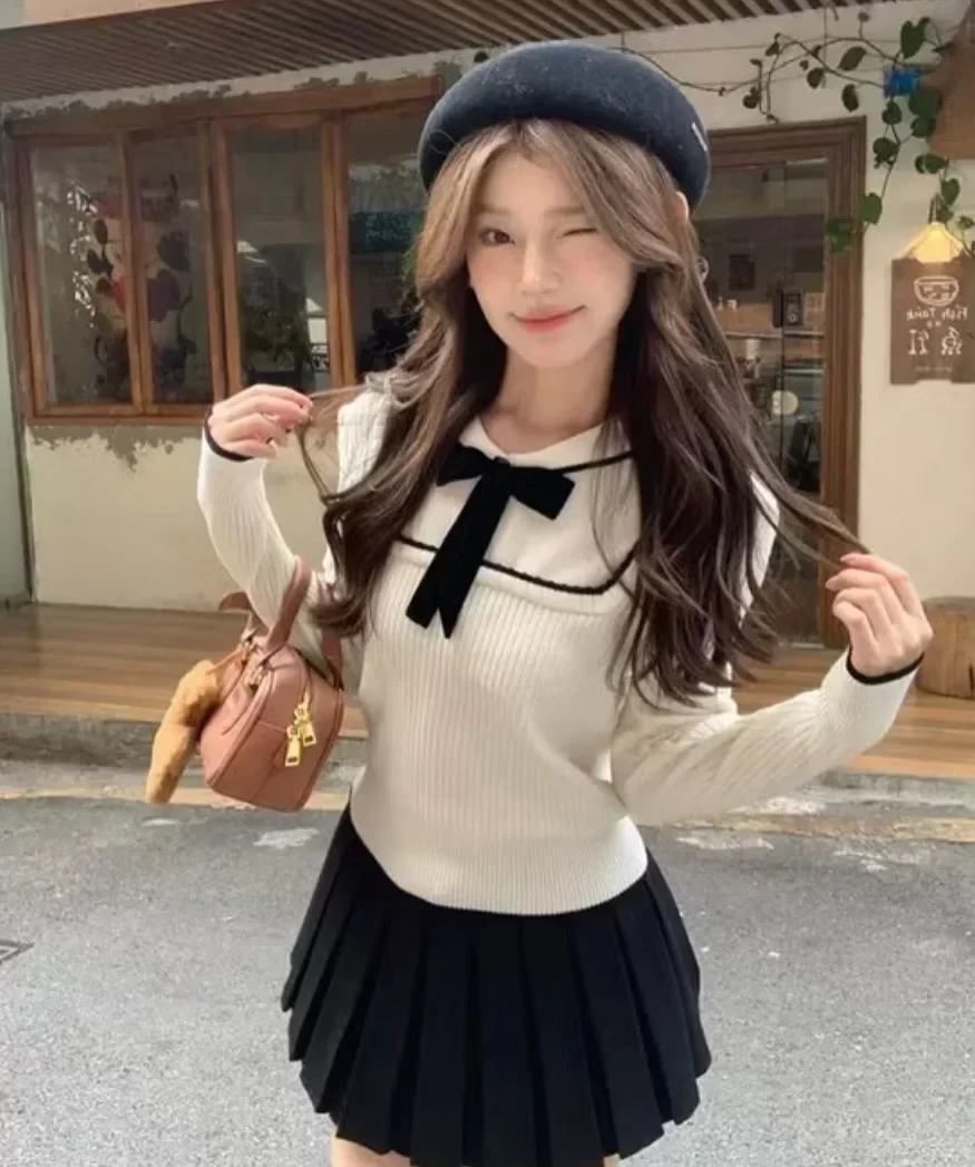 Photo 2 of Set áo len nơ đen chân váy xếp ly nữ size S