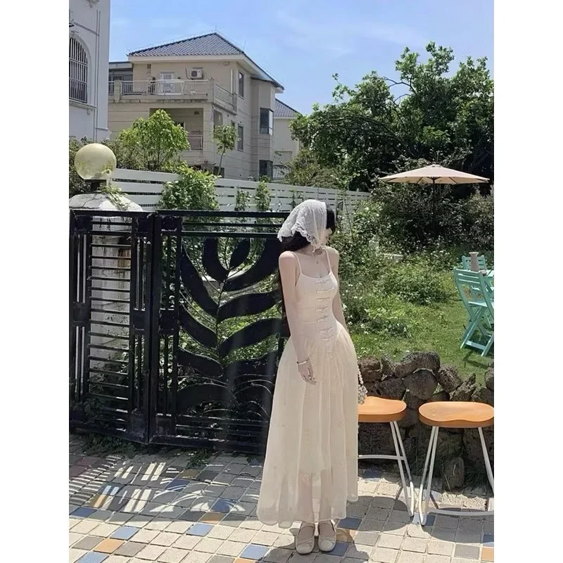 Photo 3 of Đầm maxi trắng corset thêu hoa nữ